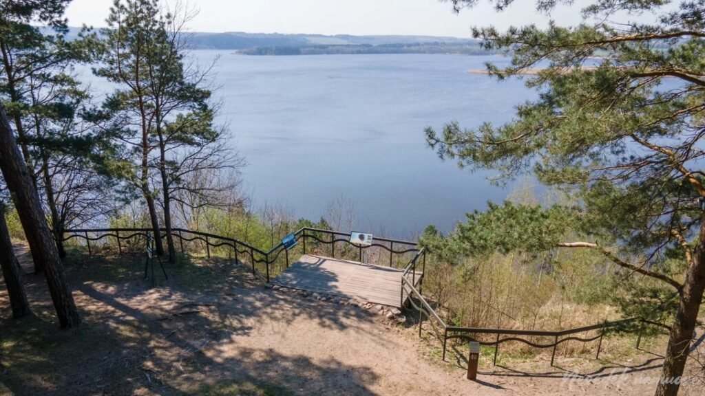 Hiking in Lithuania with kids. Mergakalnis Hill (photo from the “Nesėdėk namuose” website)
