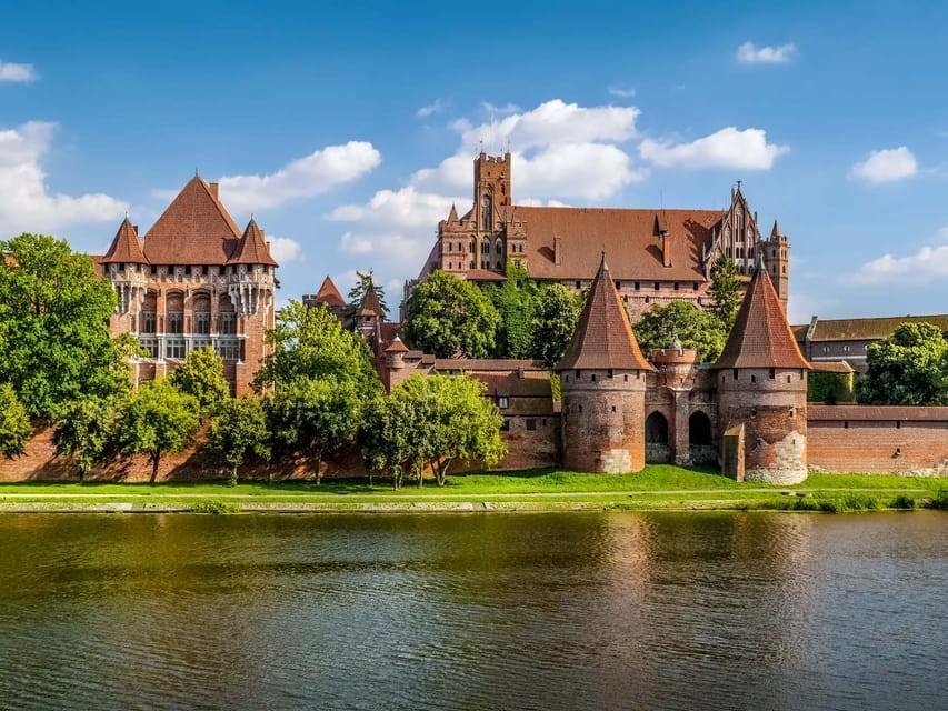 The most impressive castles in Poland: places that will surprise and leave no one indifferent