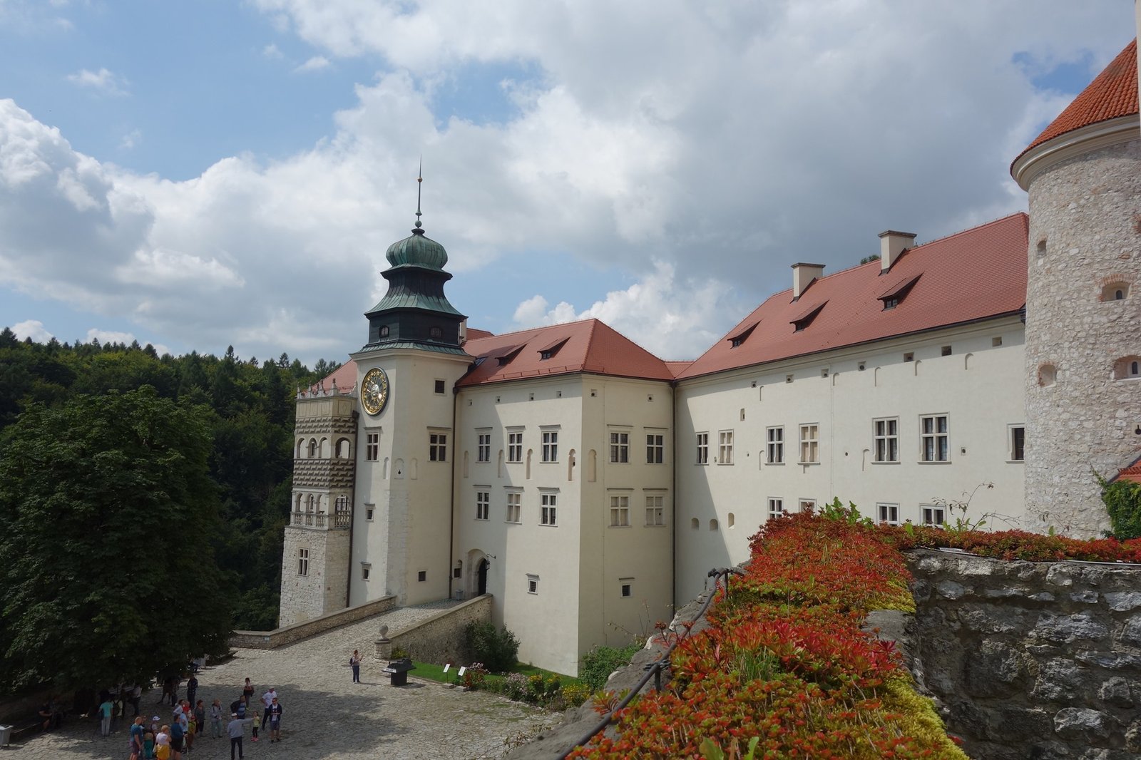 Pieskowa Skała Castle (Pieskowa Skała) (photo from social media)