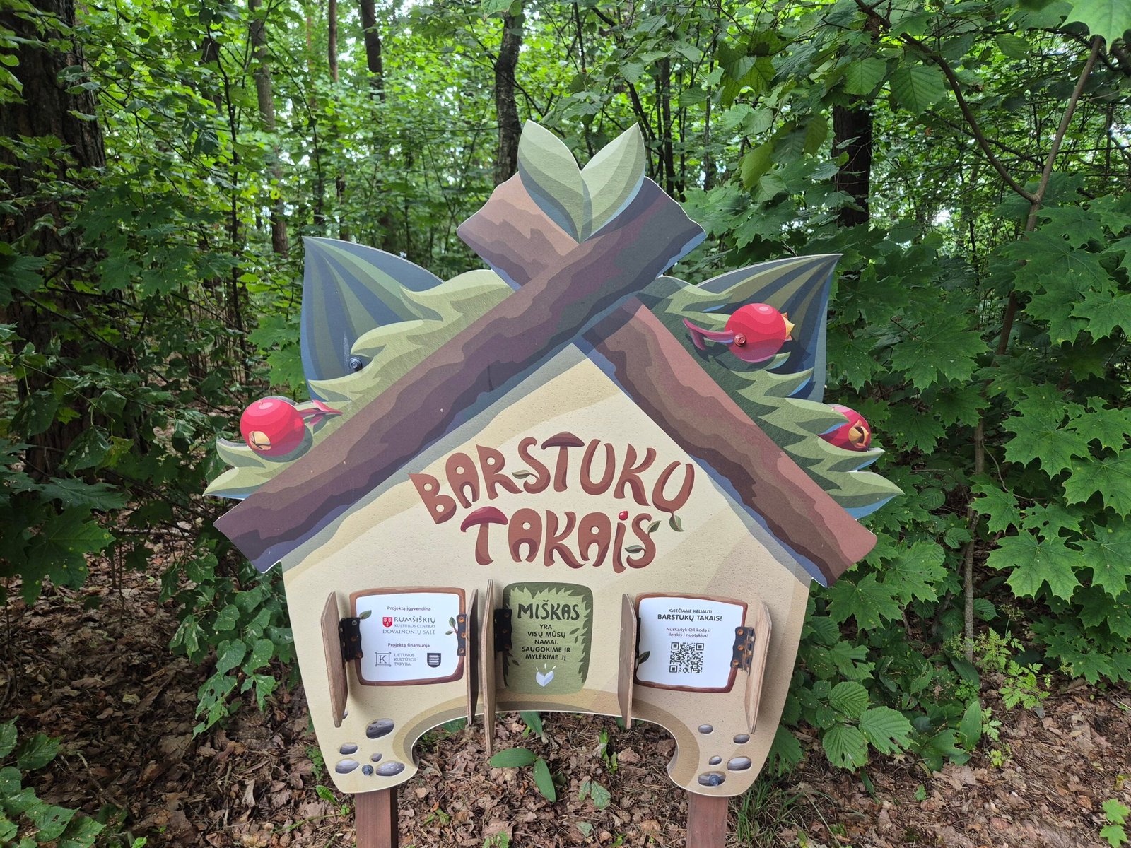 Forest trail near Kaunas: Lithuanian mythology barstukai houses