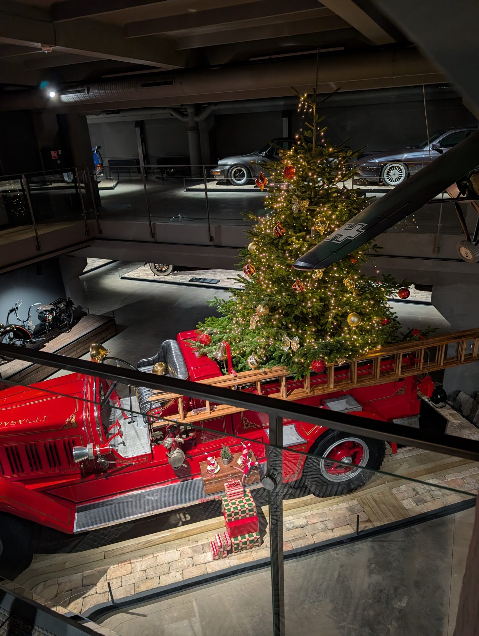 Mischievous elves pranks at the Vilnius Auto Museum: a Christmas town for the whole family