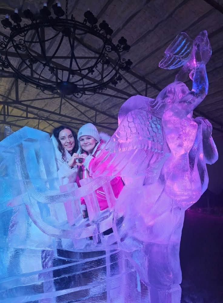 A unique ice sculpture and art festival at Taujėnai Manor