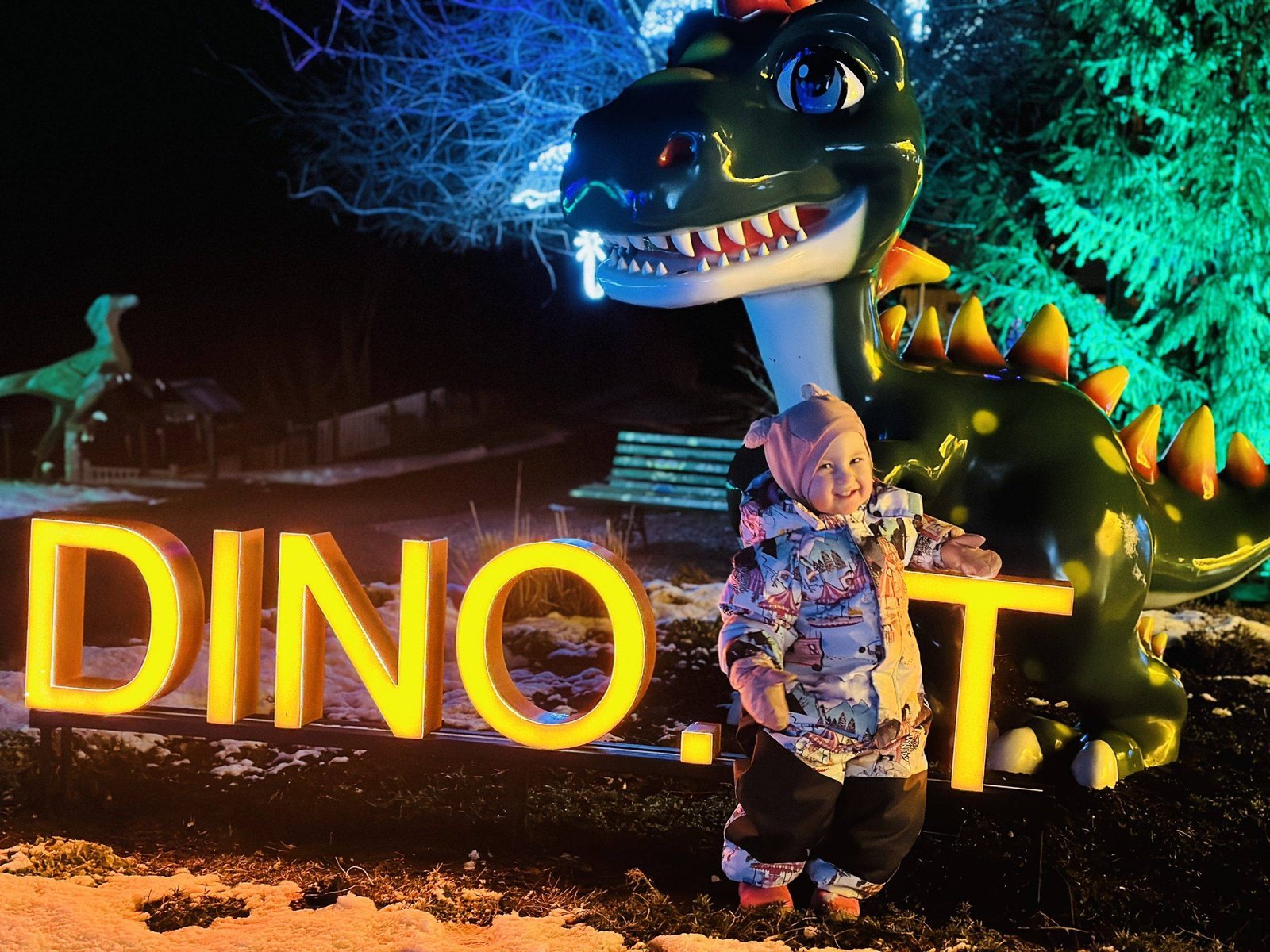 Winter entertainment with children in Dino Park