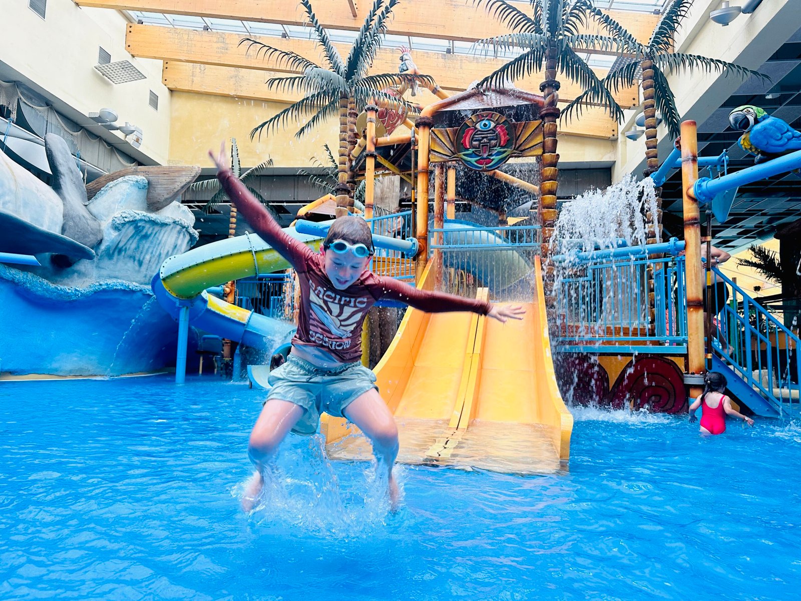 Warm autumn activities for families in Vilnius: discover the Vichy water park