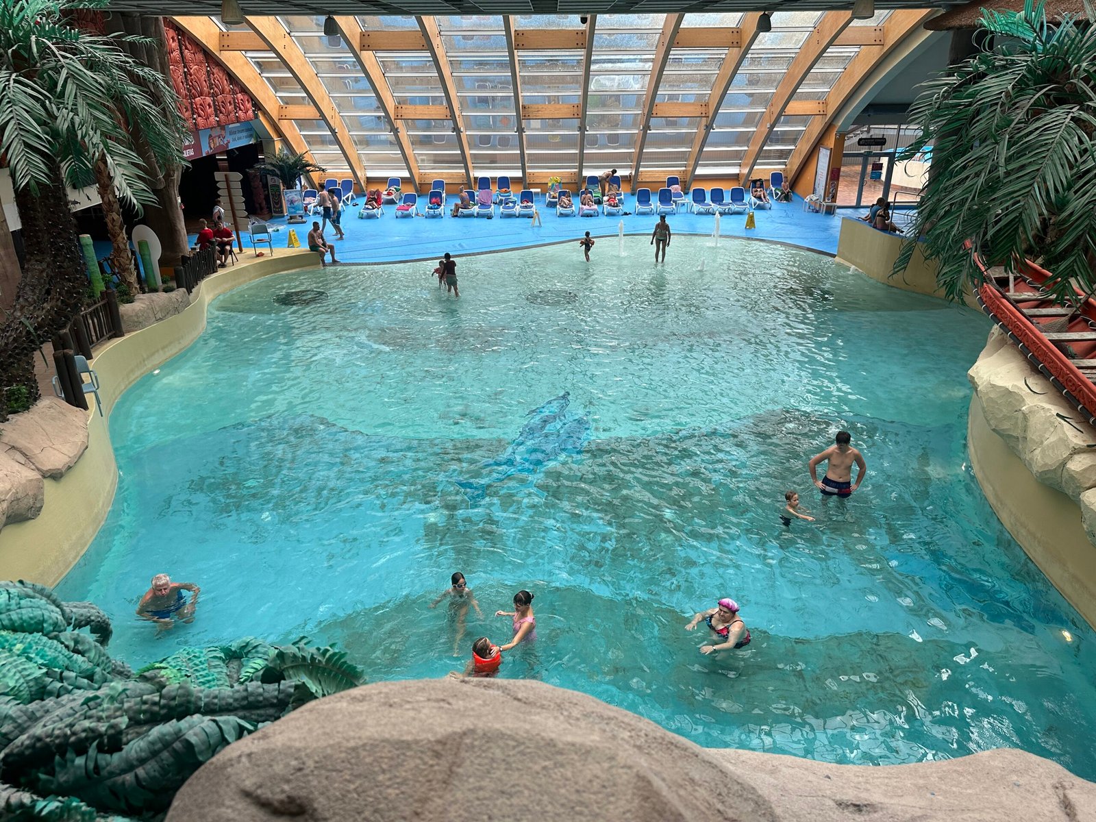 Warm autumn activities for families in Vilnius: discover the Vichy water park