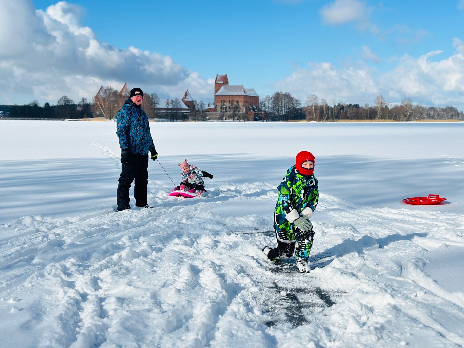 Winter activities with children in Lithuania: from sledding hills to ski slopes