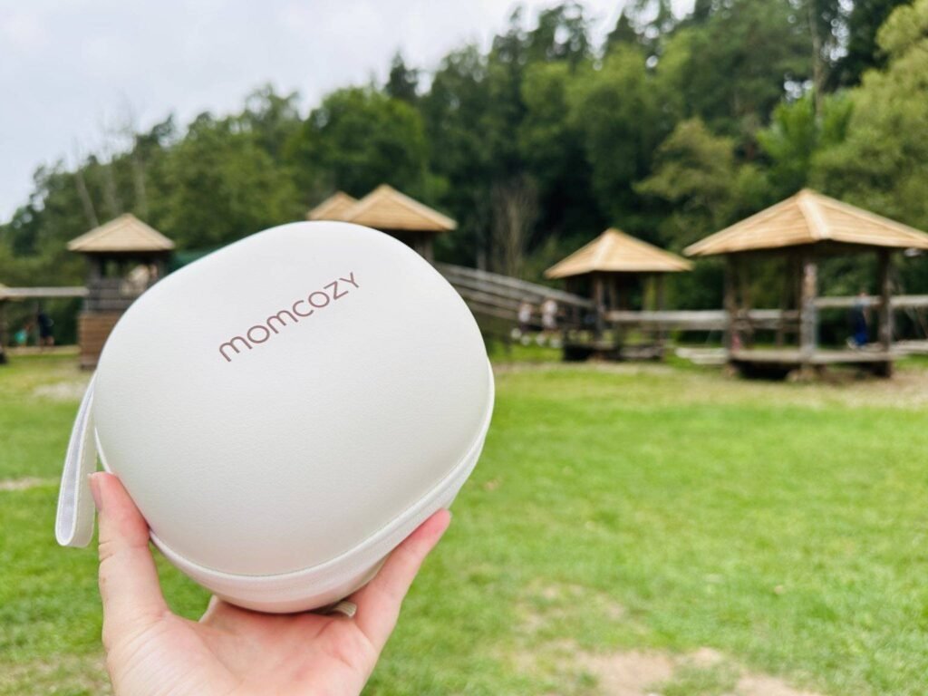 The breast pump is easy to use when traveling