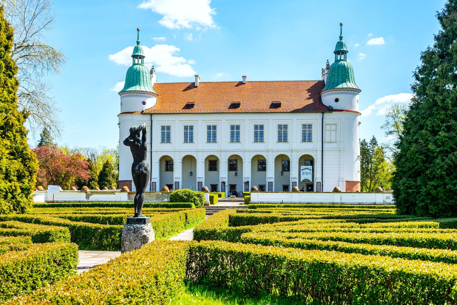 Baranów Sandomierski Castle (Zamek w Baranowie Sandomierskim) (photo from social media)