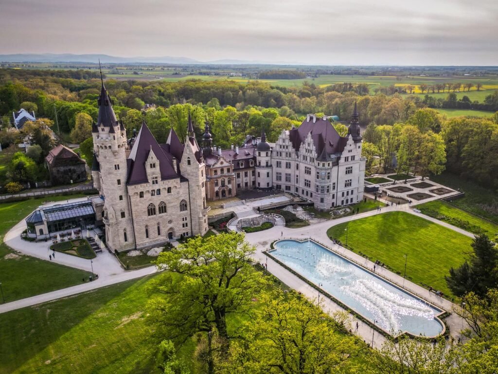 The most impressive castles in Poland: places that will surprise and leave no one indifferent