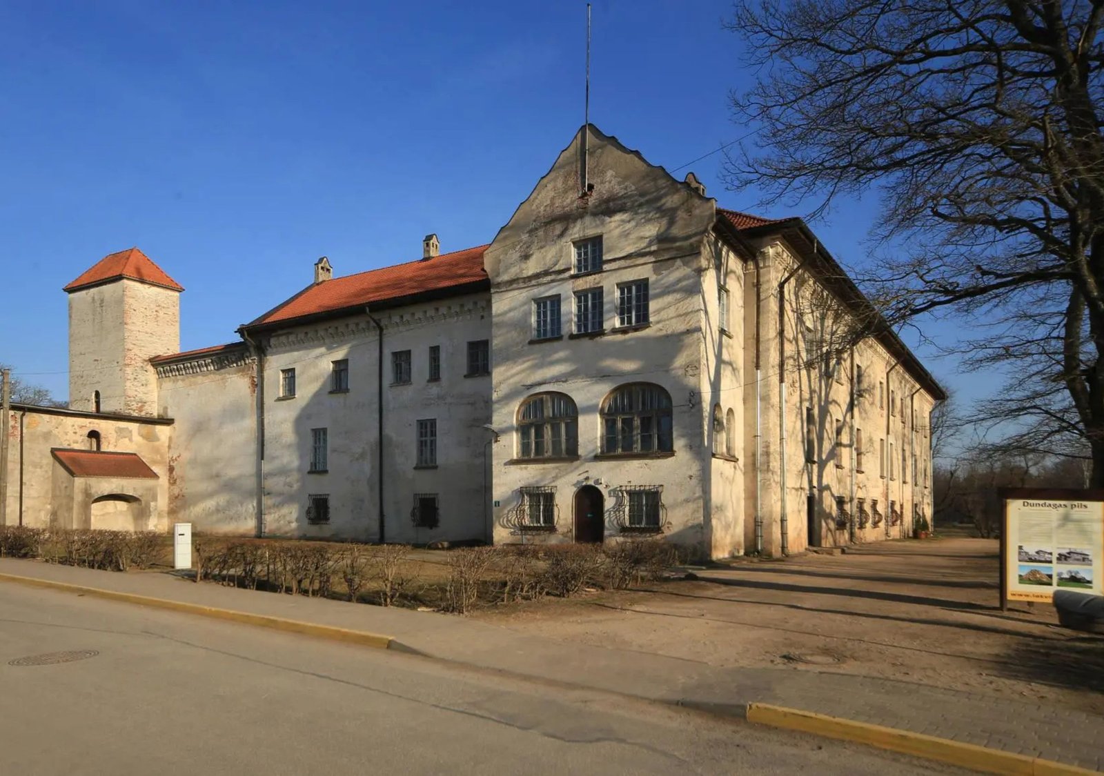 Dundaga Castle (Dundagas pils) (photo: Latvia Travel)