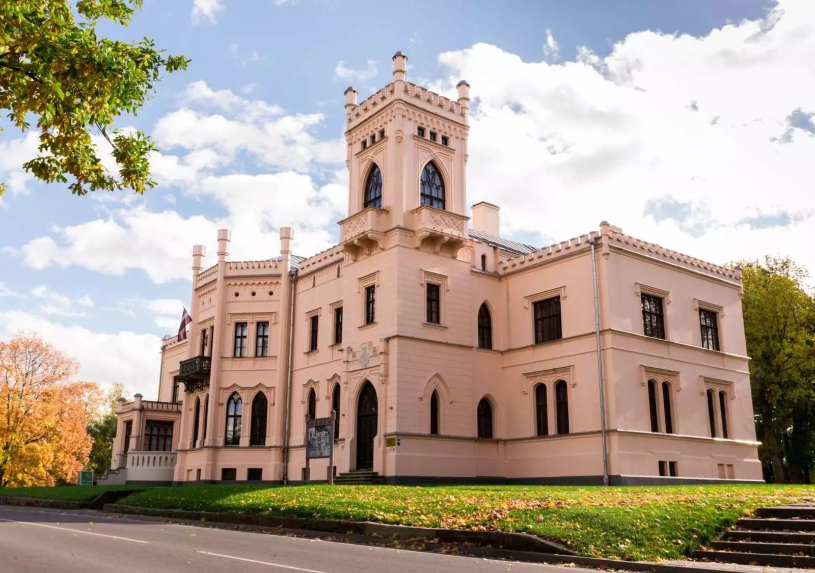 Alūksne New Palace (Alūksnes Jaunā pils) (photo: Latvia Travel)