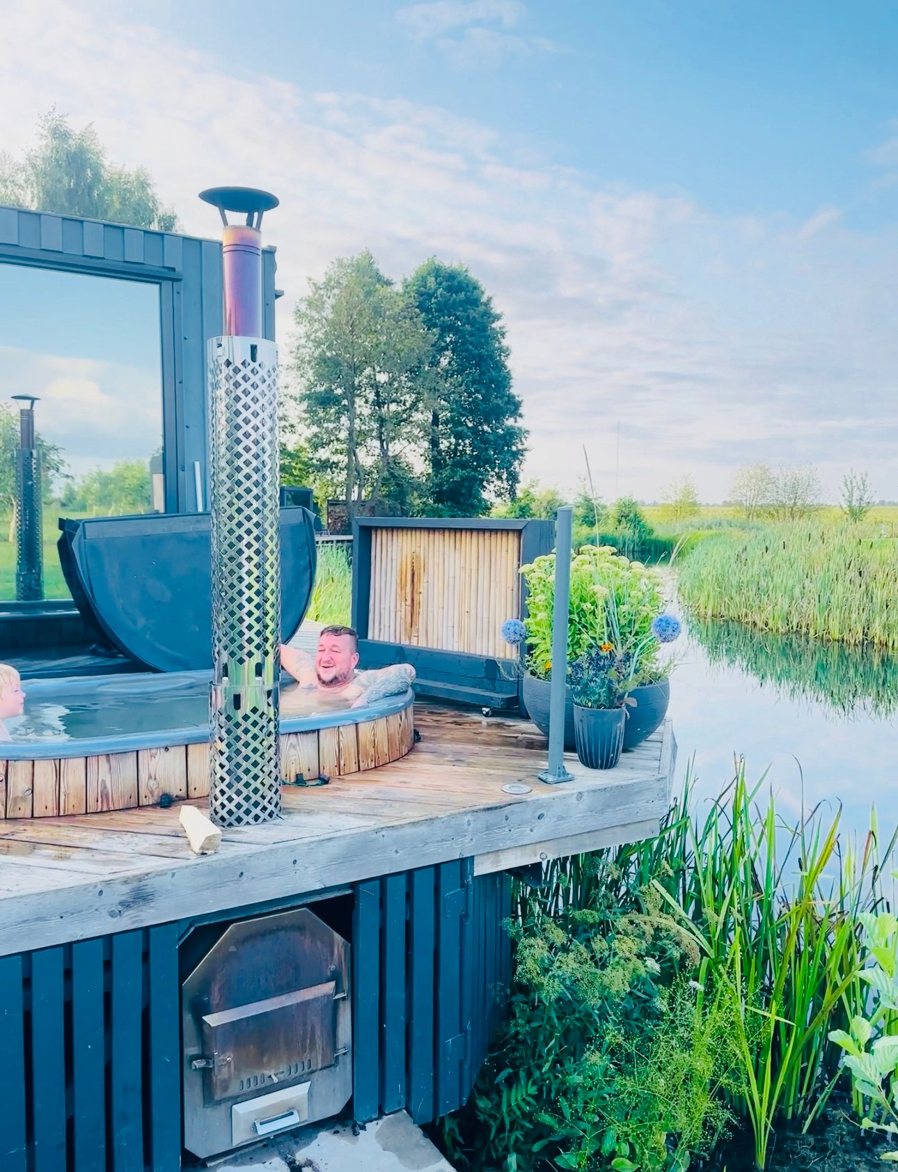 Holiday cabins with a hot tub and sauna