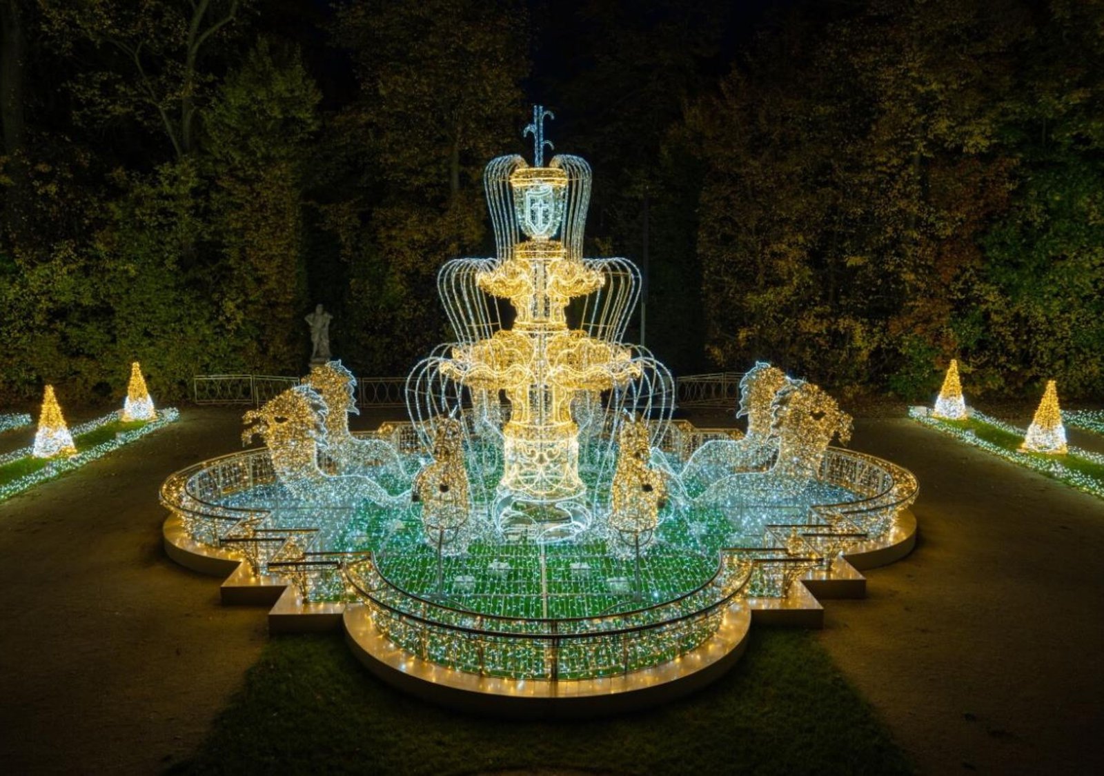 The Royal Garden of Light - a light festival in the garden of Wilanów Palace