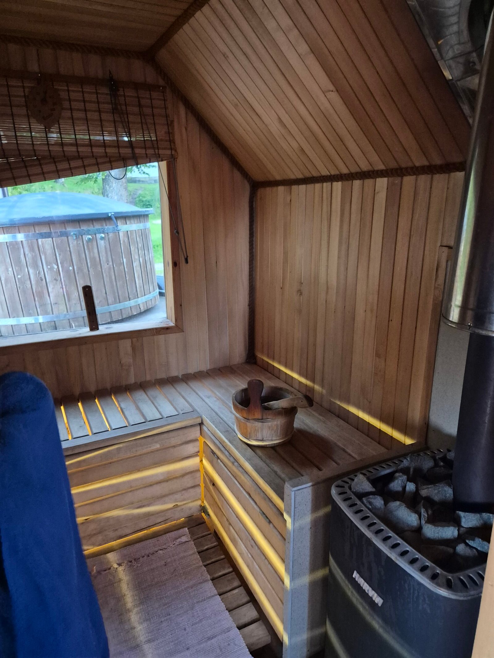 Sauna pleasures on the lake shore