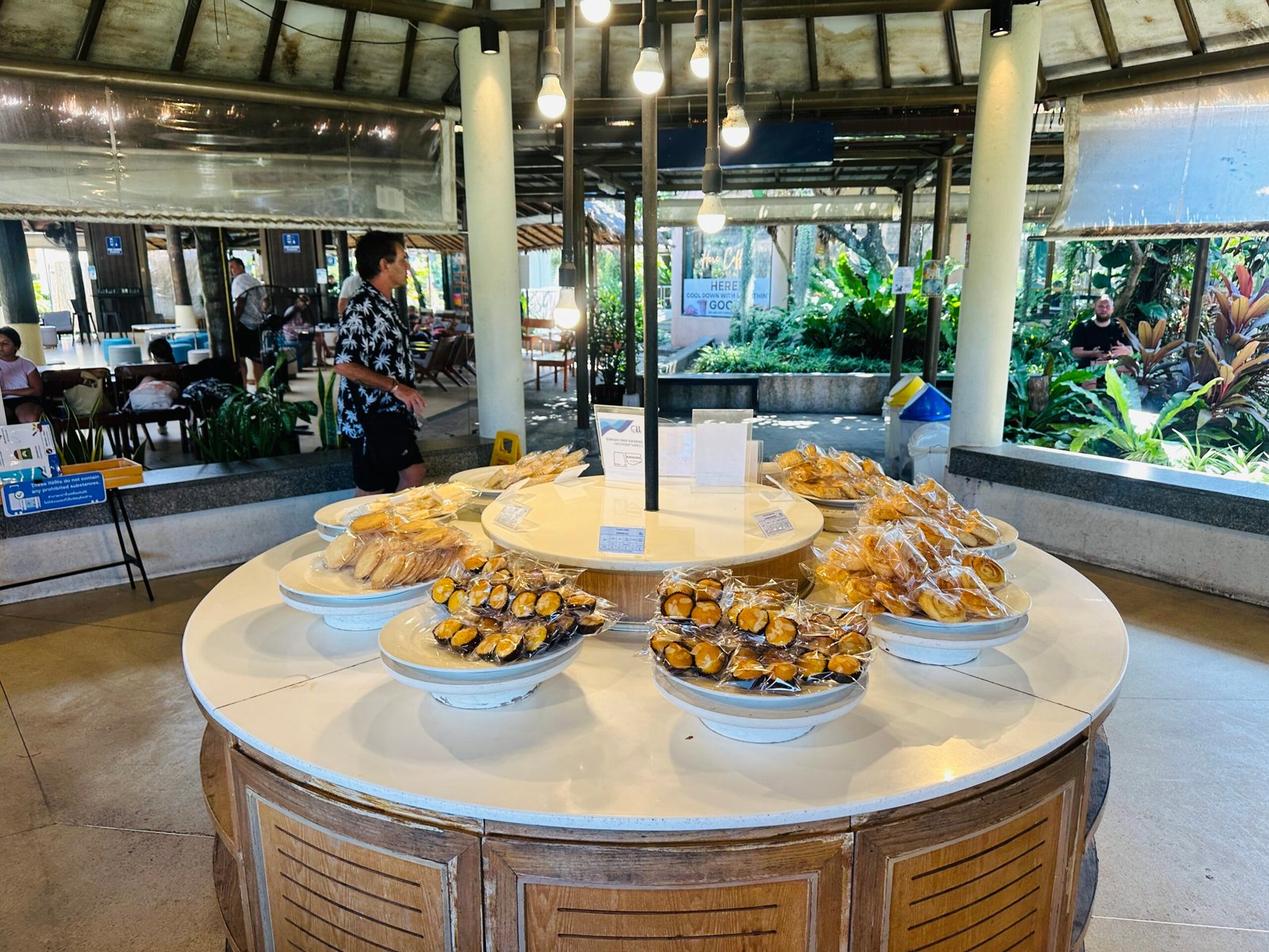 Free drinks and snacks at the airport