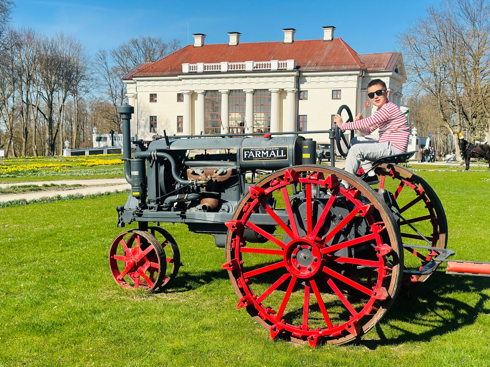 Activities and entertainment for kids and families at Pakruojis Manor