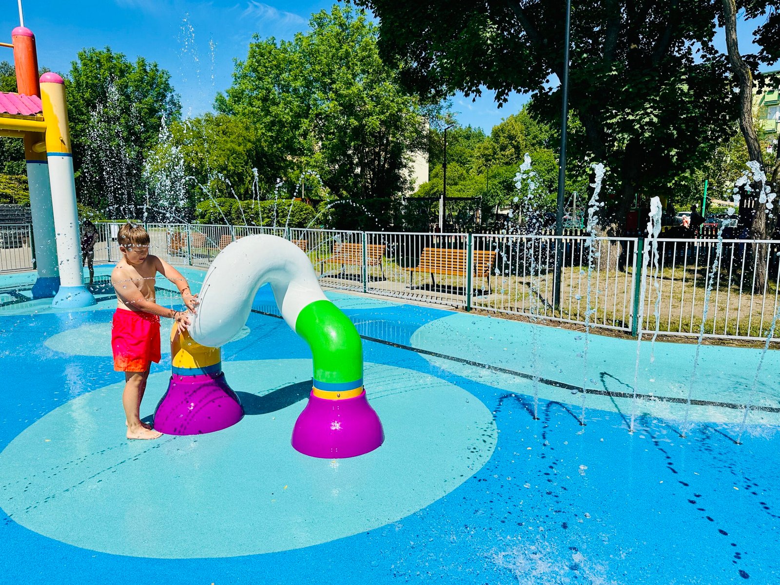 Free modern water playground in Warsaw