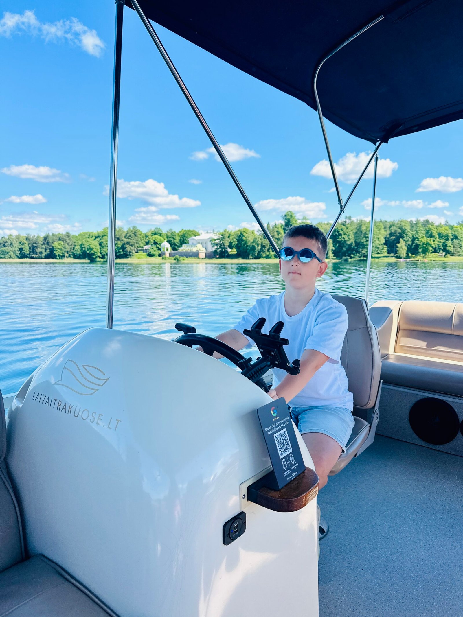 Trakai with kids – private boat ride
