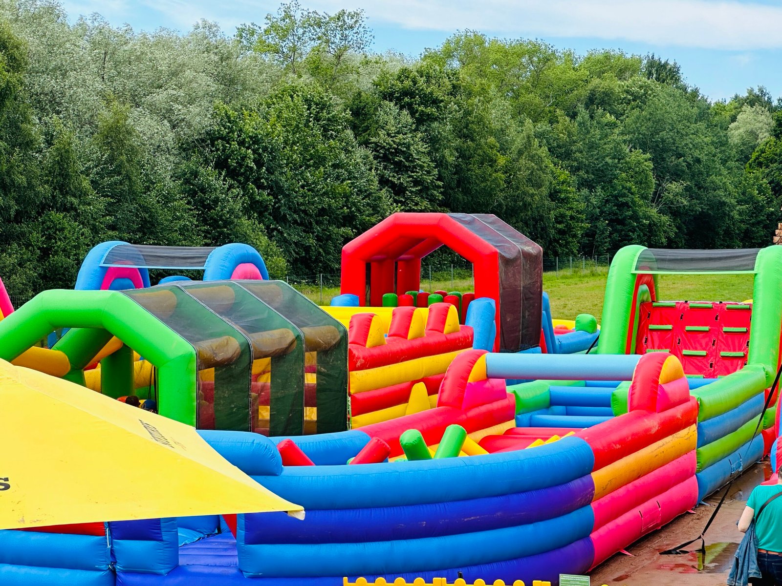 Amusement parks by the seaside