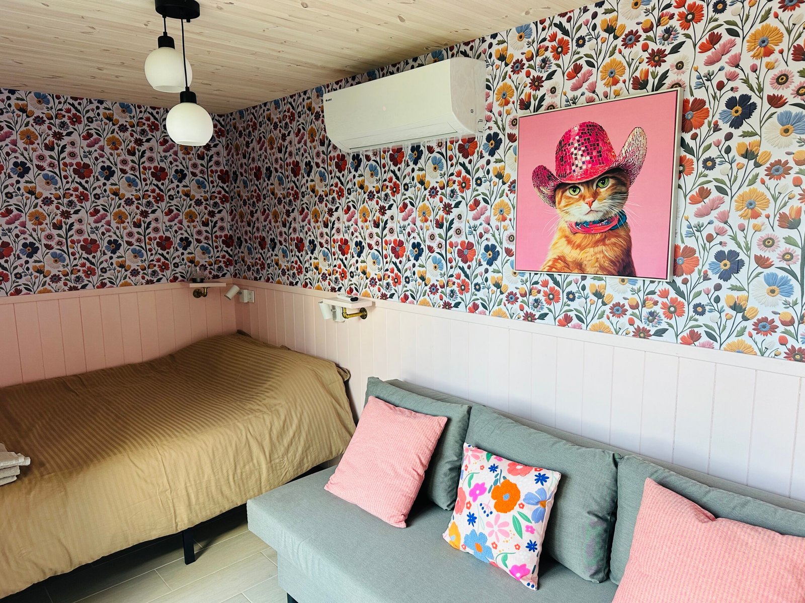 Cabin inspired by the Friends TV series