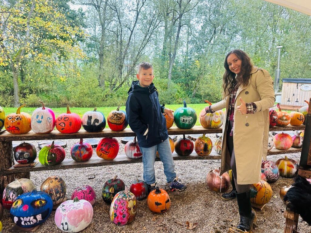 Pumpkin decorating workshops for kids at Taujėnai Manor