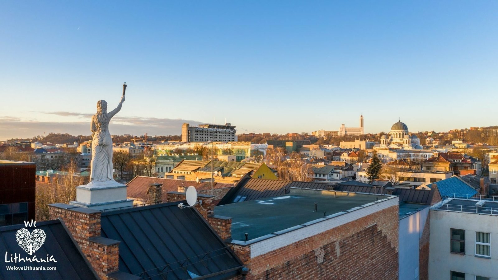 Bearer of Light sculpture in Kaunas (photo: We Love Lithuania)