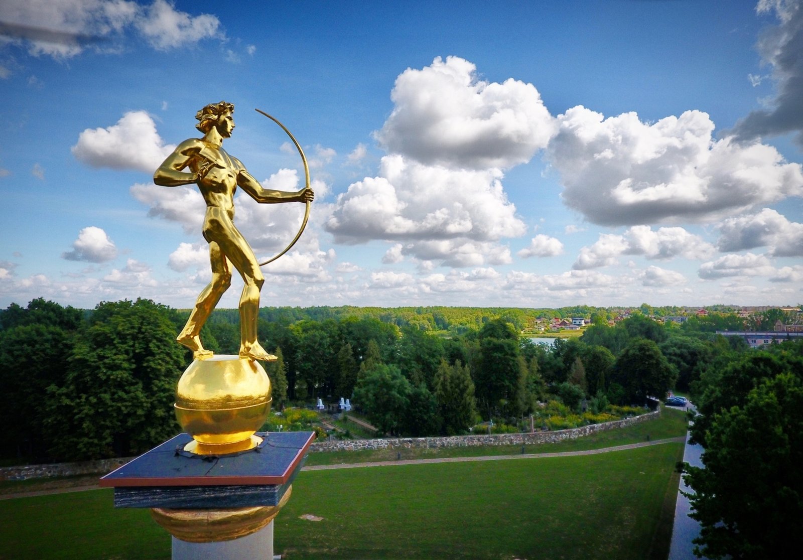 “Archer” sculpture in Šiauliai (photo: Šiauliai TIC)