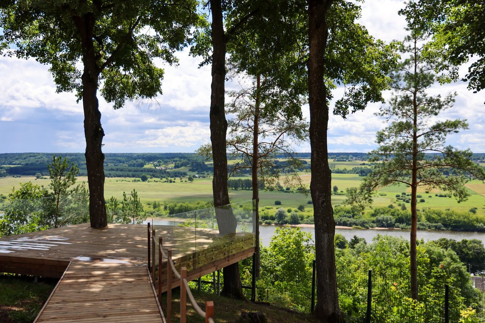 Vilkija wellness park and the terrace overlooking the seven bends of the Nemunas (photo by Kaunas district community)