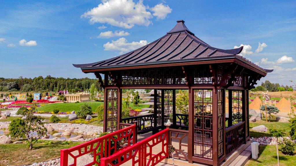 Babylon Gardens educational program for children: Around the world in 90 minutes