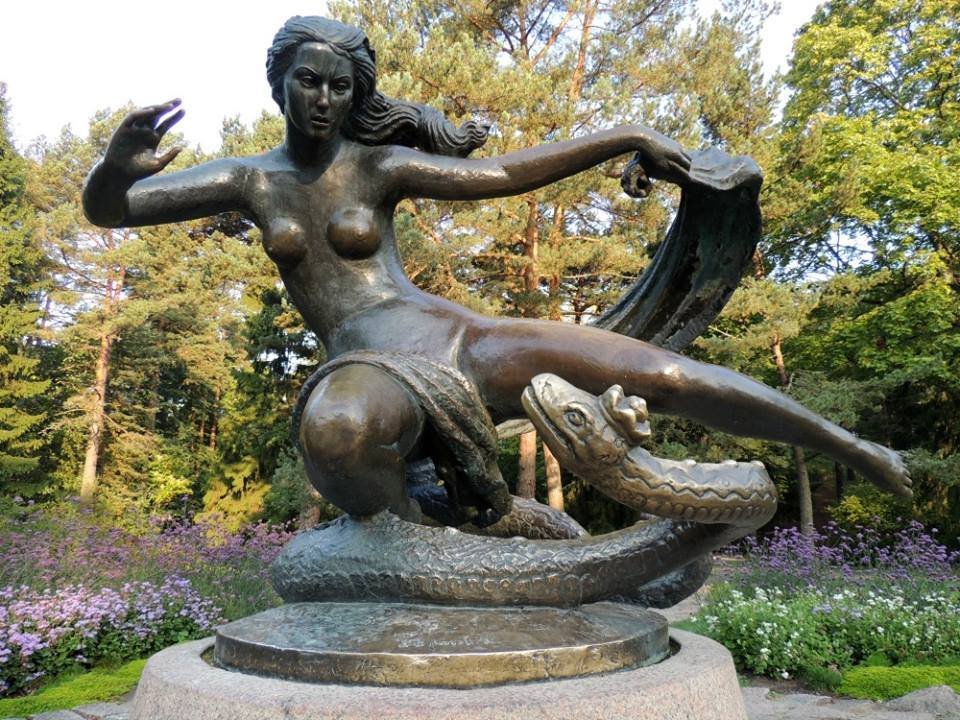 Sculpture "Eglė – queen of serpents" (photo by Sigitas Griškėnas)