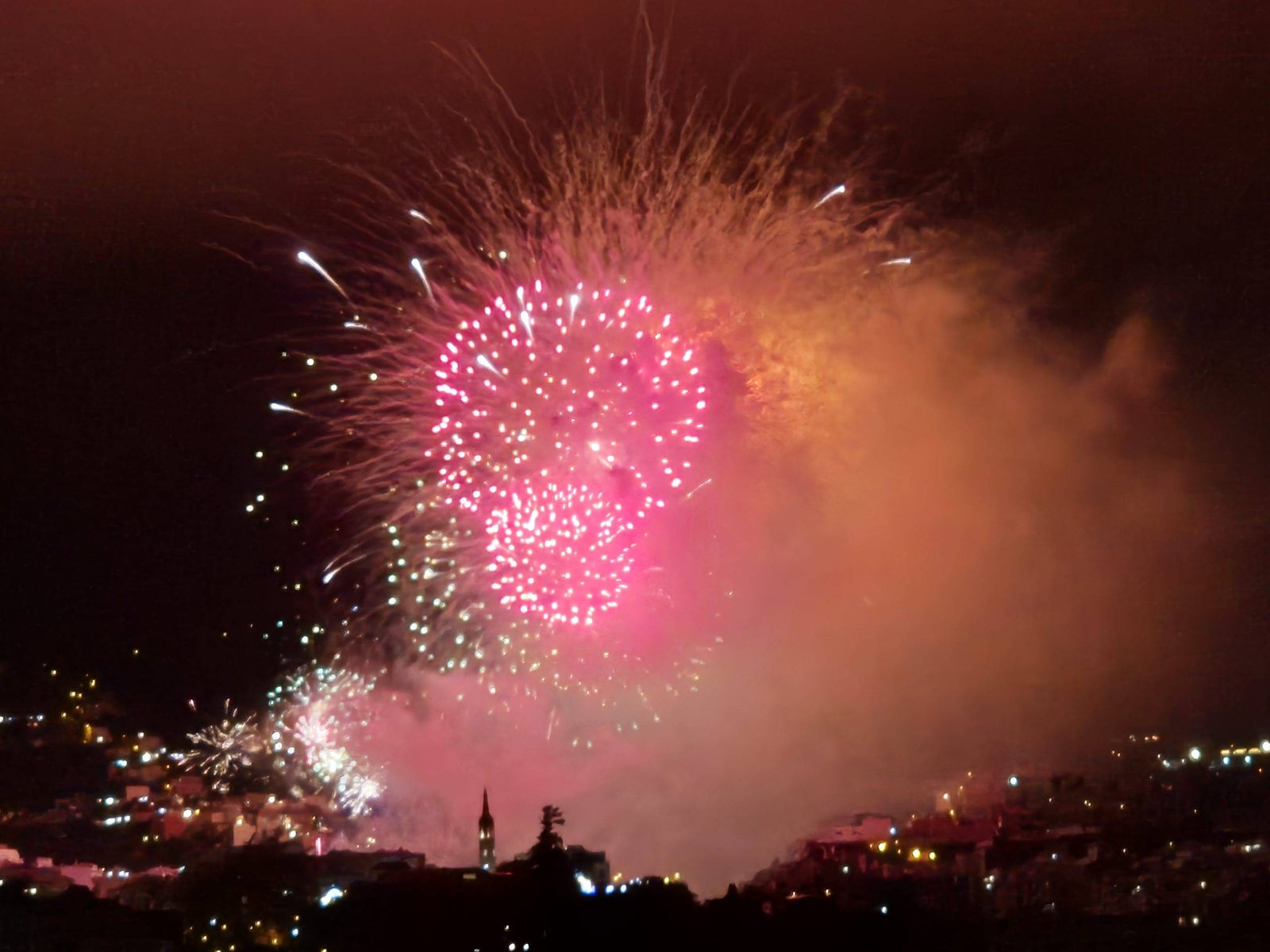 Impressive fireworks battle in Tenerife: a unique show in Europe