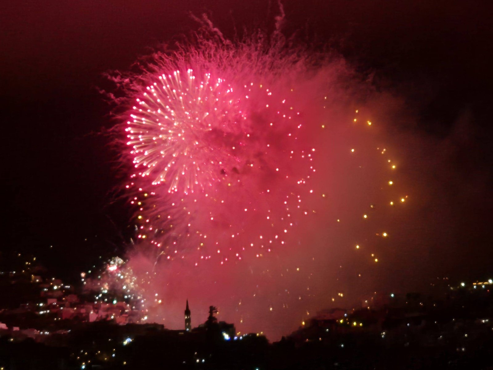 Impressive fireworks battle in Tenerife: a unique show in Europe