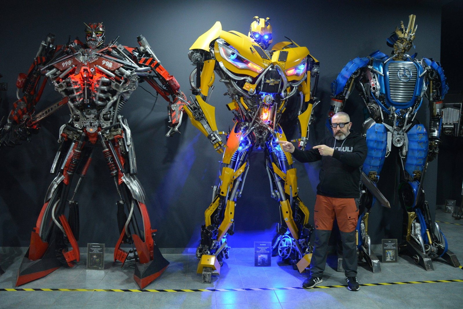 Sebastian Kucharski – robot factory, scrap metal sculpture museum