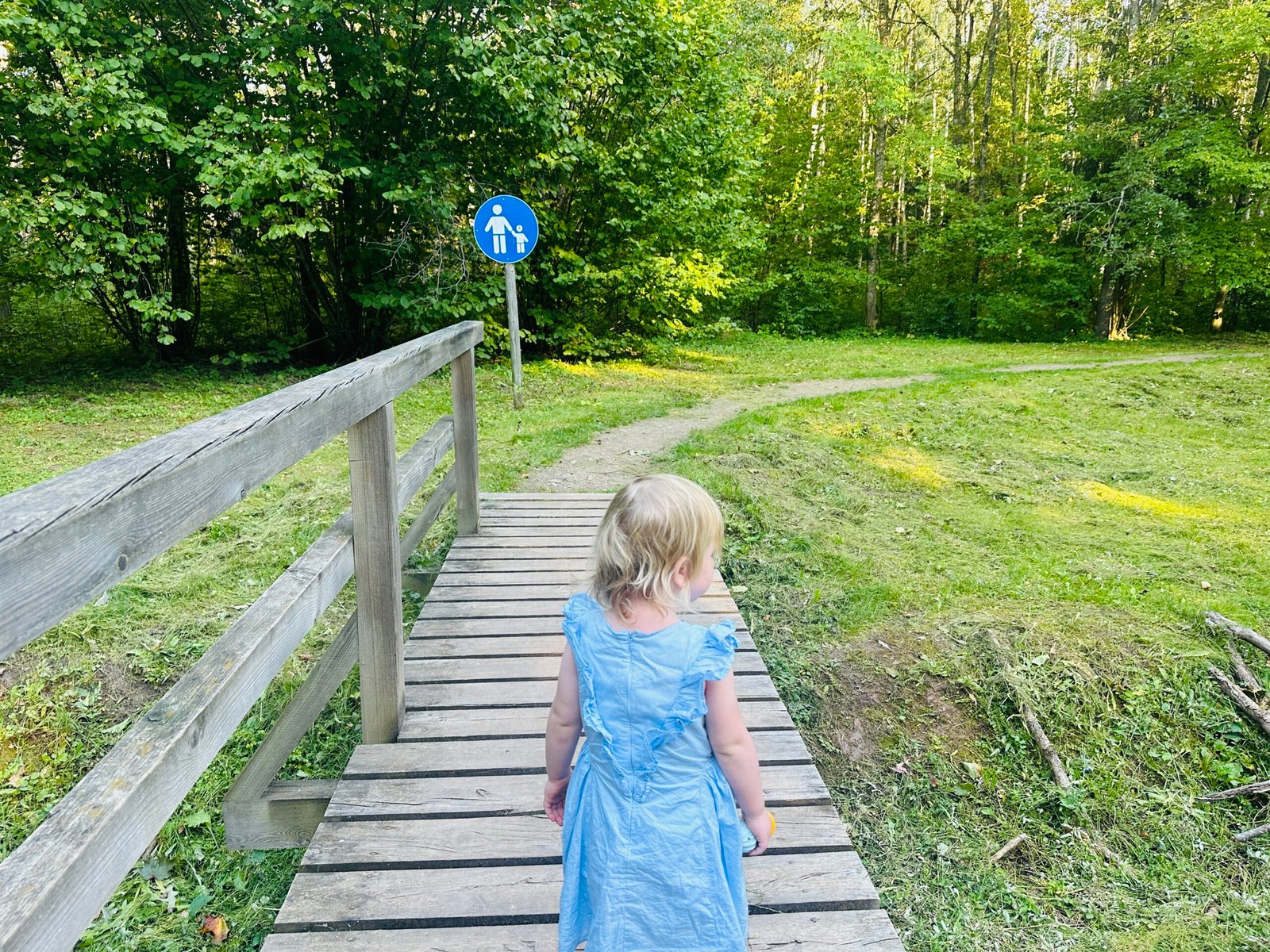 Bukta trail with children