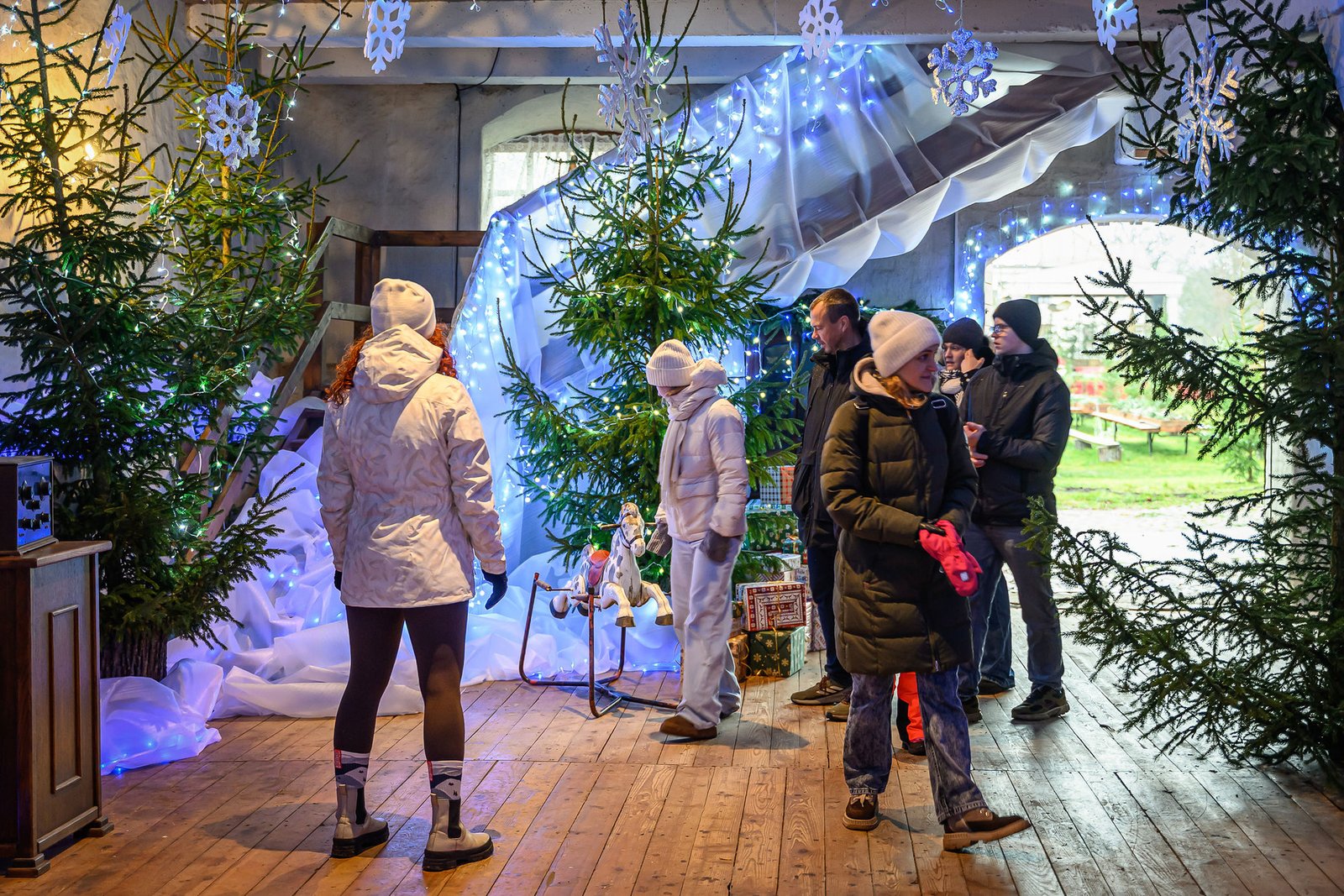 Tour at Pakruojis Manor during the festive season