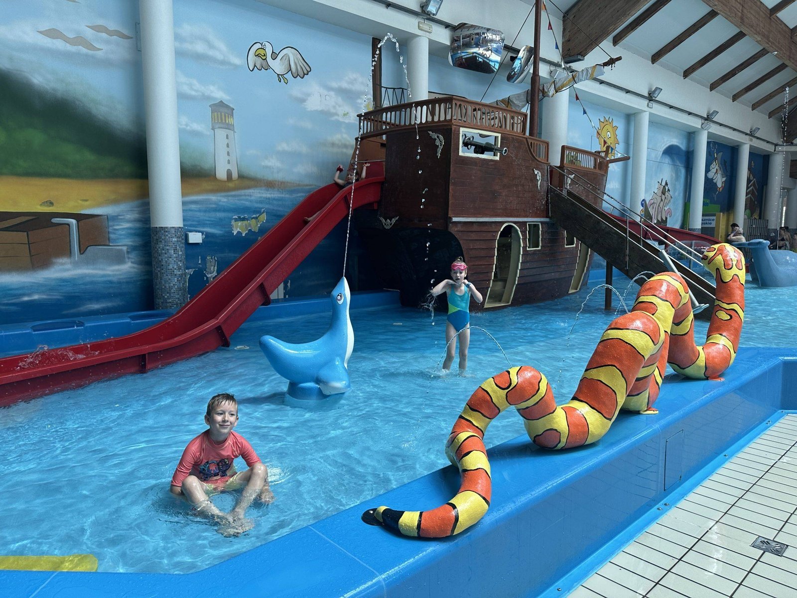 Łódź water park with children