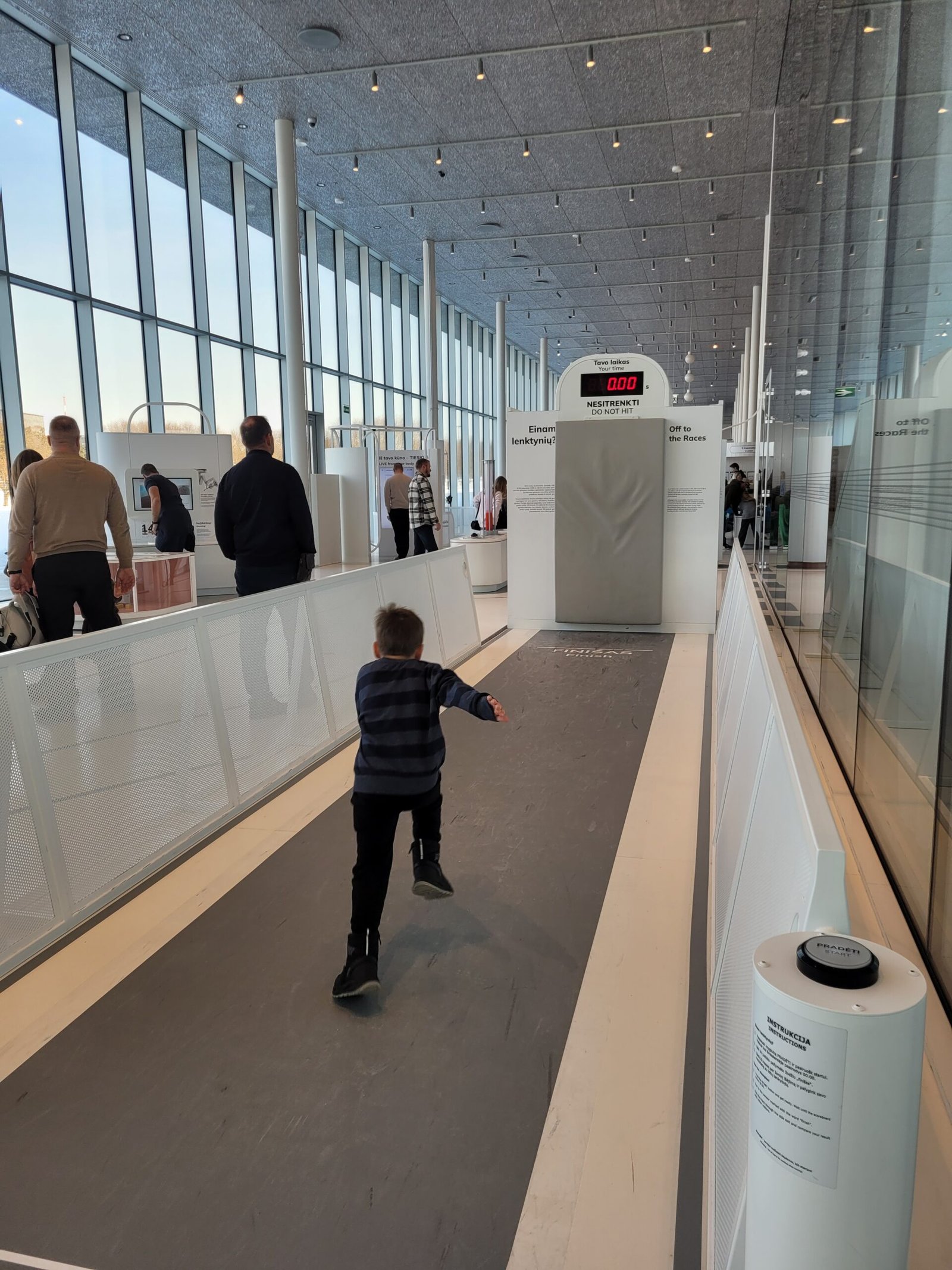 Speed measurement exhibition