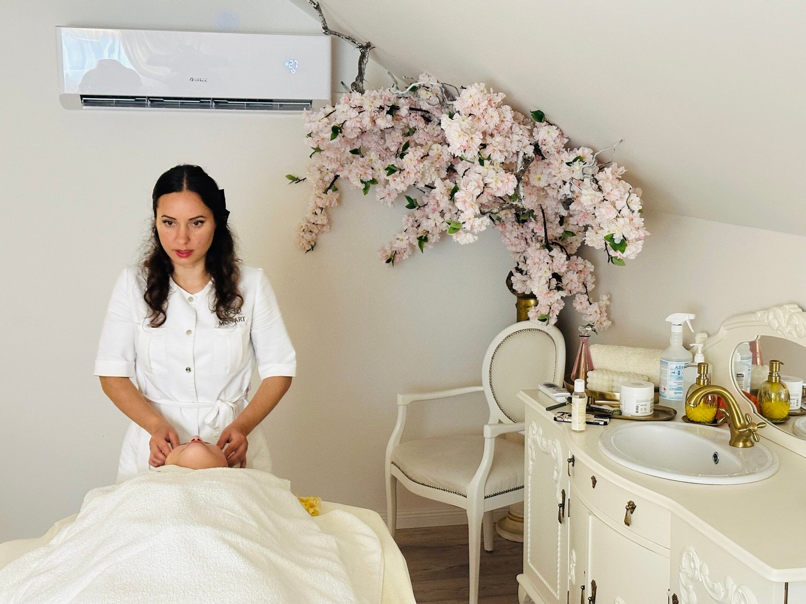 Facial massage training for children (Therapeutic session)