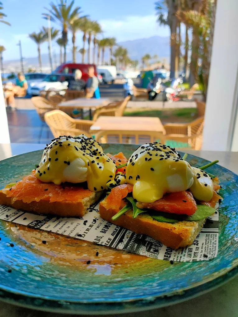 Metropolis Bar Café