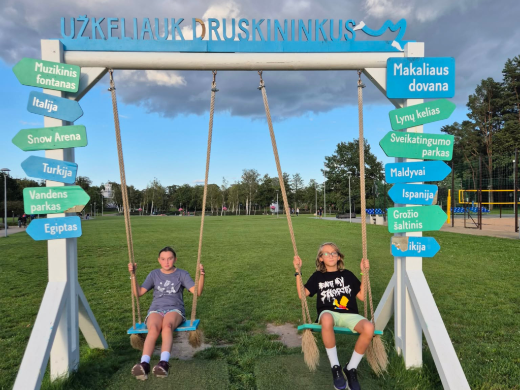 Makalius swings in Druskininkai