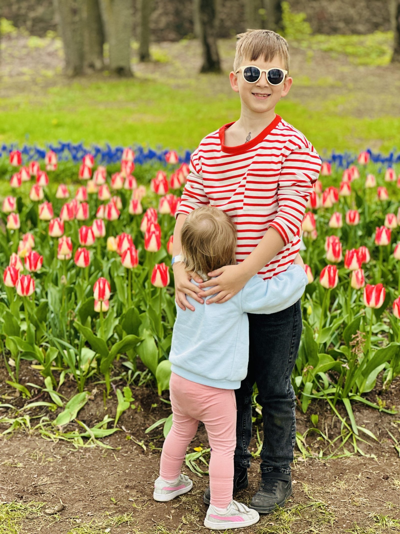 Pakruojis manor with children