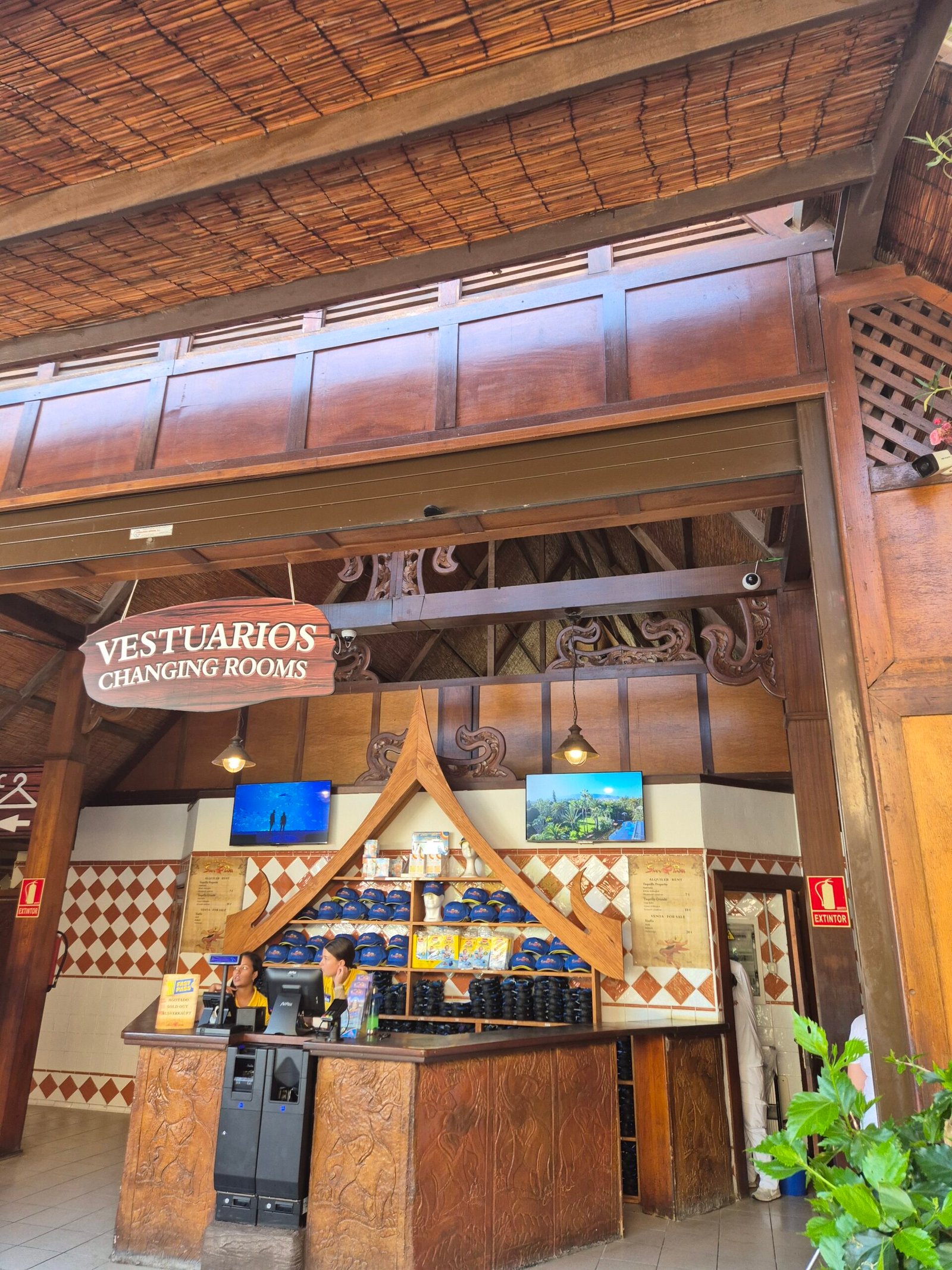 Changing rooms in Siam Park