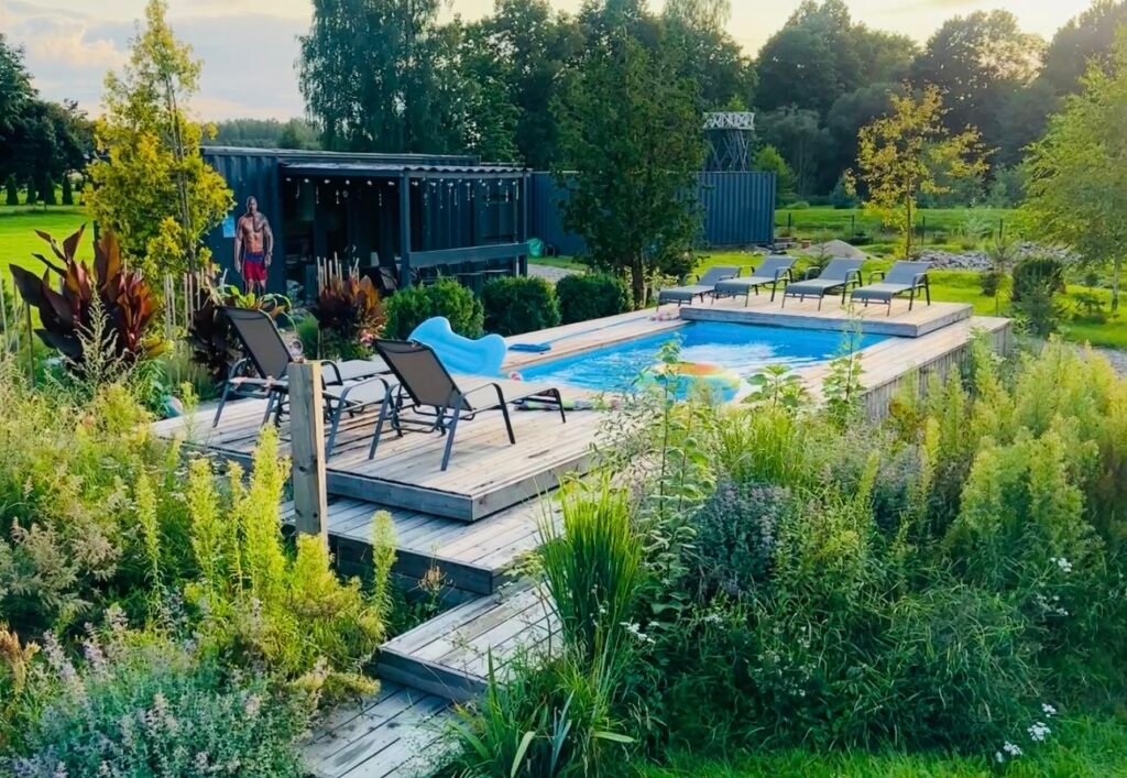 Vaitų Riešutynė: a unique family retreat cabin with a pool