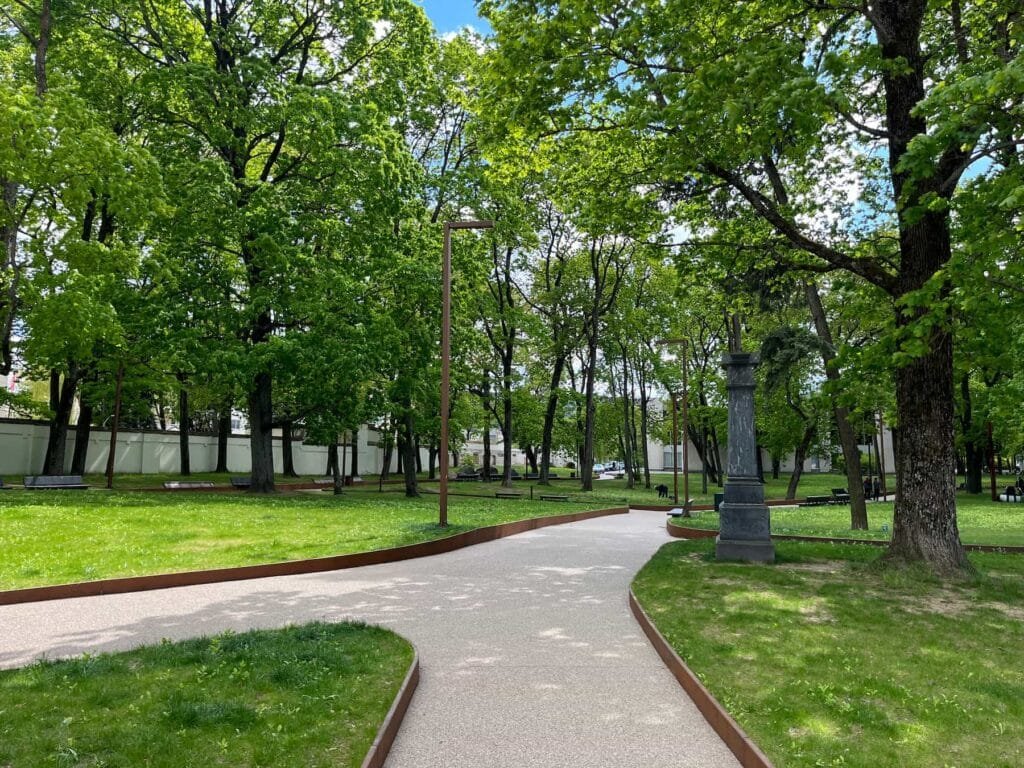 Lutheran Garden (photo by Justyna Leonovič)